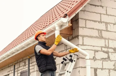 Pose et remplacement de gouttières à Bazugues